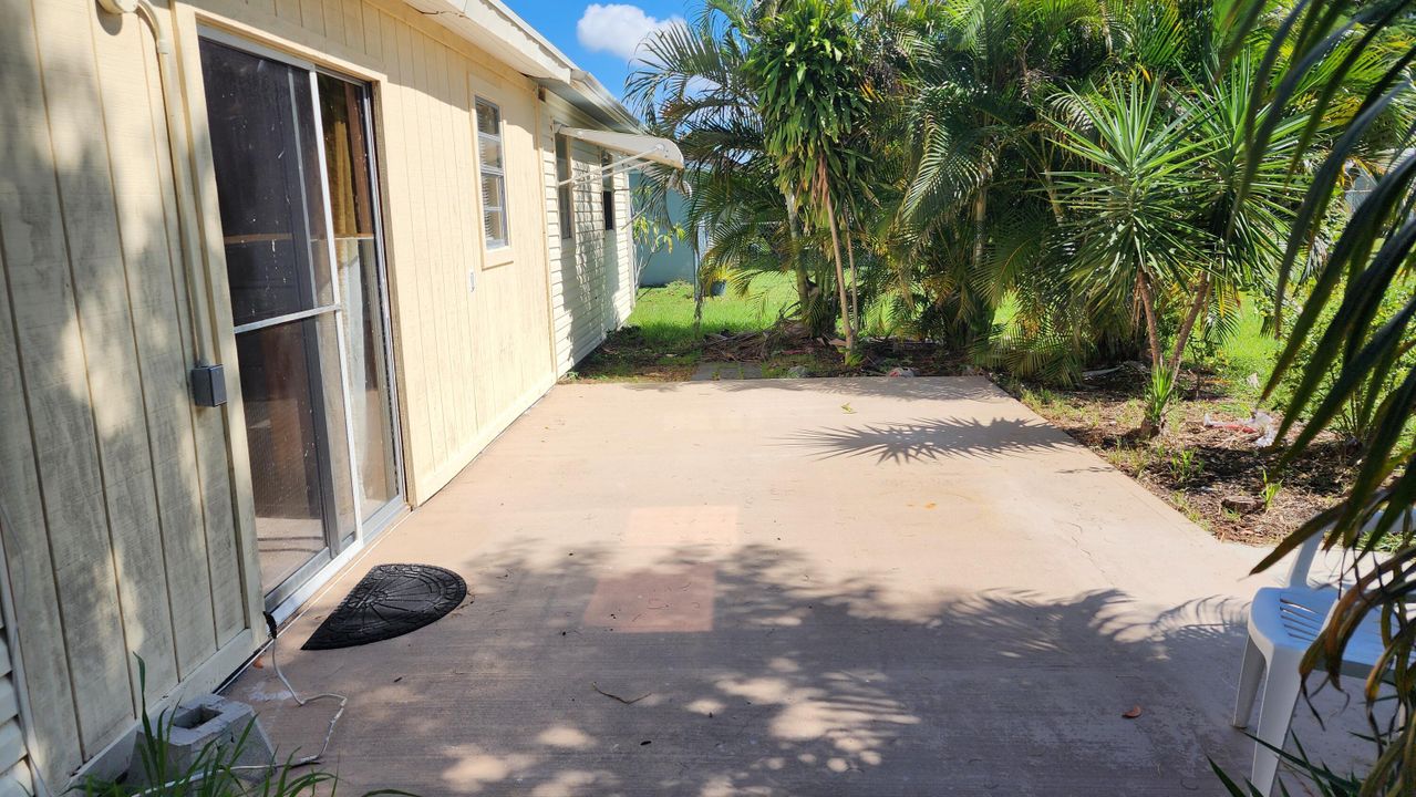 For Sale: $279,500 (2 beds, 2 baths, 1026 Square Feet)