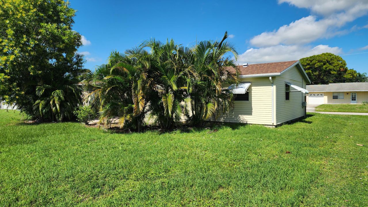 For Sale: $279,500 (2 beds, 2 baths, 1026 Square Feet)