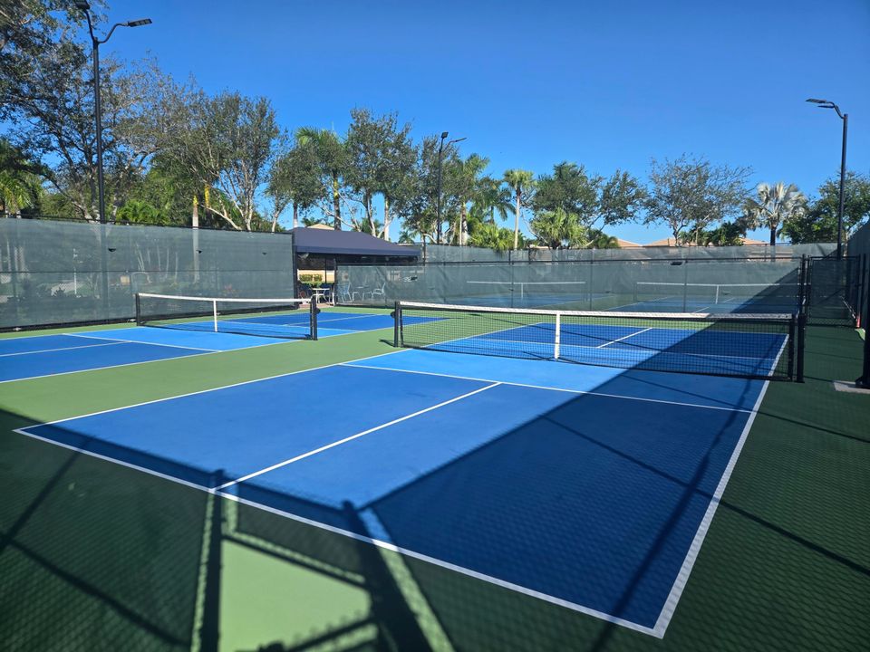 На продажу: $369,900 (3 спален, 2 ванн, 1314 Квадратных фут)