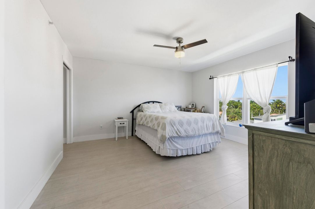 For Sale: $399,900 (2 beds, 2 baths, 1025 Square Feet)