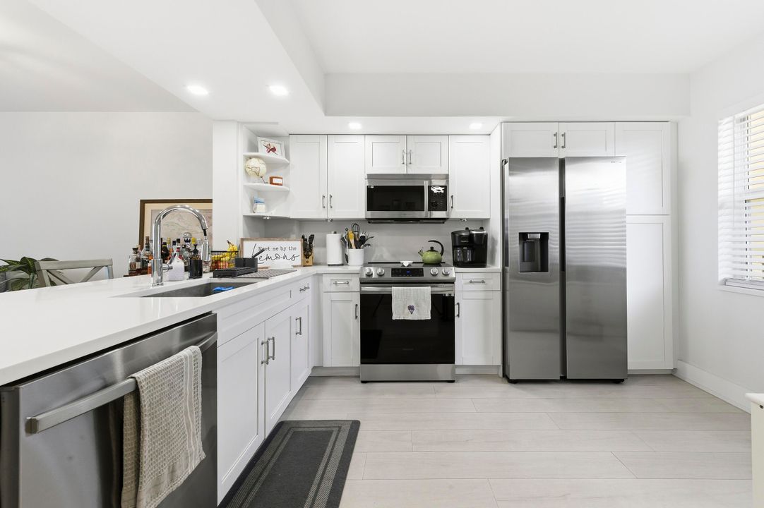 For Sale: $399,900 (2 beds, 2 baths, 1025 Square Feet)