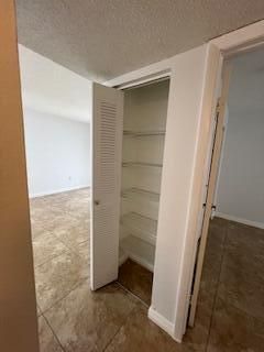 合同活跃: $265,900 (2 贝兹, 2 浴室, 900 平方英尺)