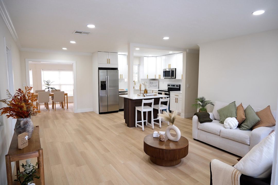 For Sale: $614,999 (3 beds, 2 baths, 1292 Square Feet)