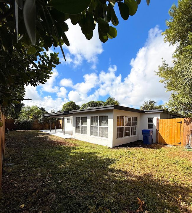 For Sale: $614,999 (3 beds, 2 baths, 1292 Square Feet)