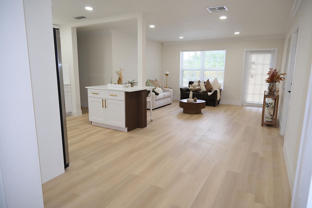 For Sale: $614,999 (3 beds, 2 baths, 1292 Square Feet)