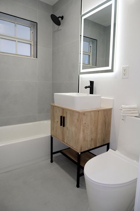 For Sale: $614,999 (3 beds, 2 baths, 1292 Square Feet)