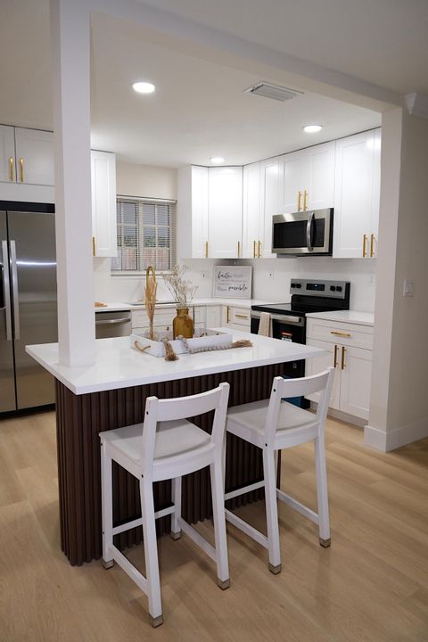 For Sale: $614,999 (3 beds, 2 baths, 1292 Square Feet)