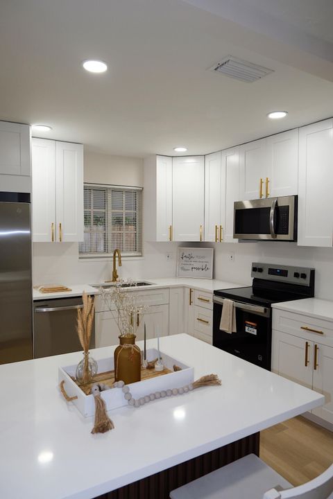 For Sale: $614,999 (3 beds, 2 baths, 1292 Square Feet)