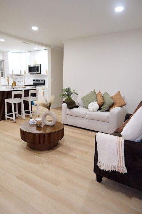 For Sale: $614,999 (3 beds, 2 baths, 1292 Square Feet)