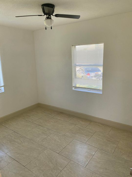 For Sale: $210,000 (3 beds, 1 baths, 924 Square Feet)