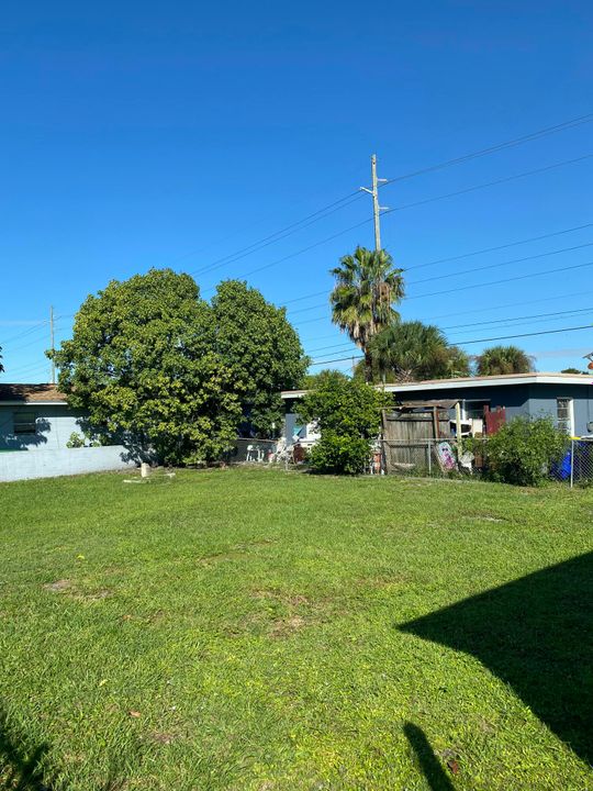 For Sale: $210,000 (3 beds, 1 baths, 924 Square Feet)