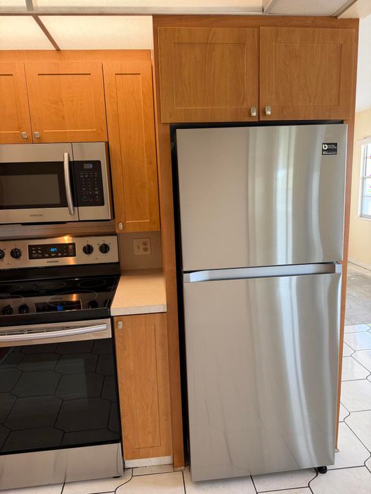 Active With Contract: $99,900 (2 beds, 2 baths, 896 Square Feet)