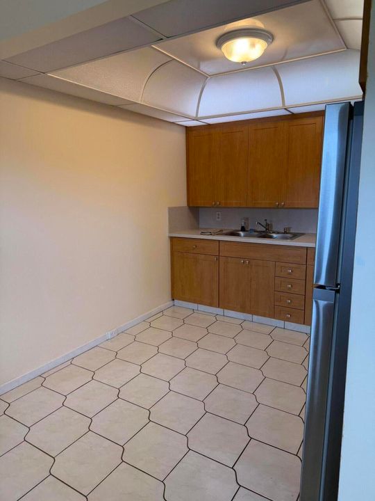 Active With Contract: $99,900 (2 beds, 2 baths, 896 Square Feet)