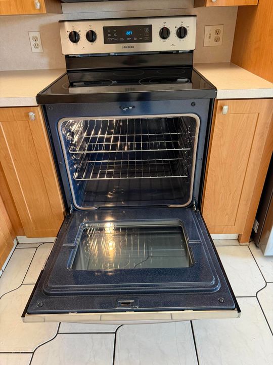 Active With Contract: $99,900 (2 beds, 2 baths, 896 Square Feet)