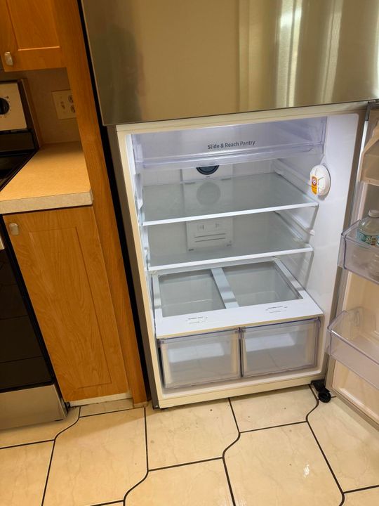 Active With Contract: $99,900 (2 beds, 2 baths, 896 Square Feet)