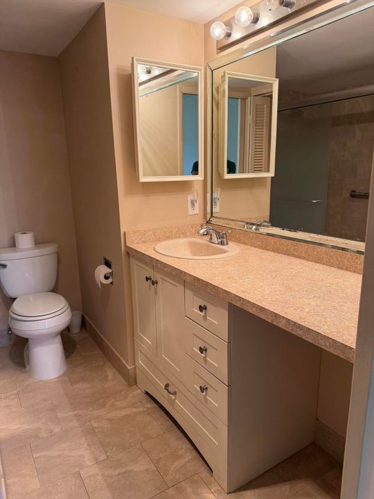 Active With Contract: $99,900 (2 beds, 2 baths, 896 Square Feet)