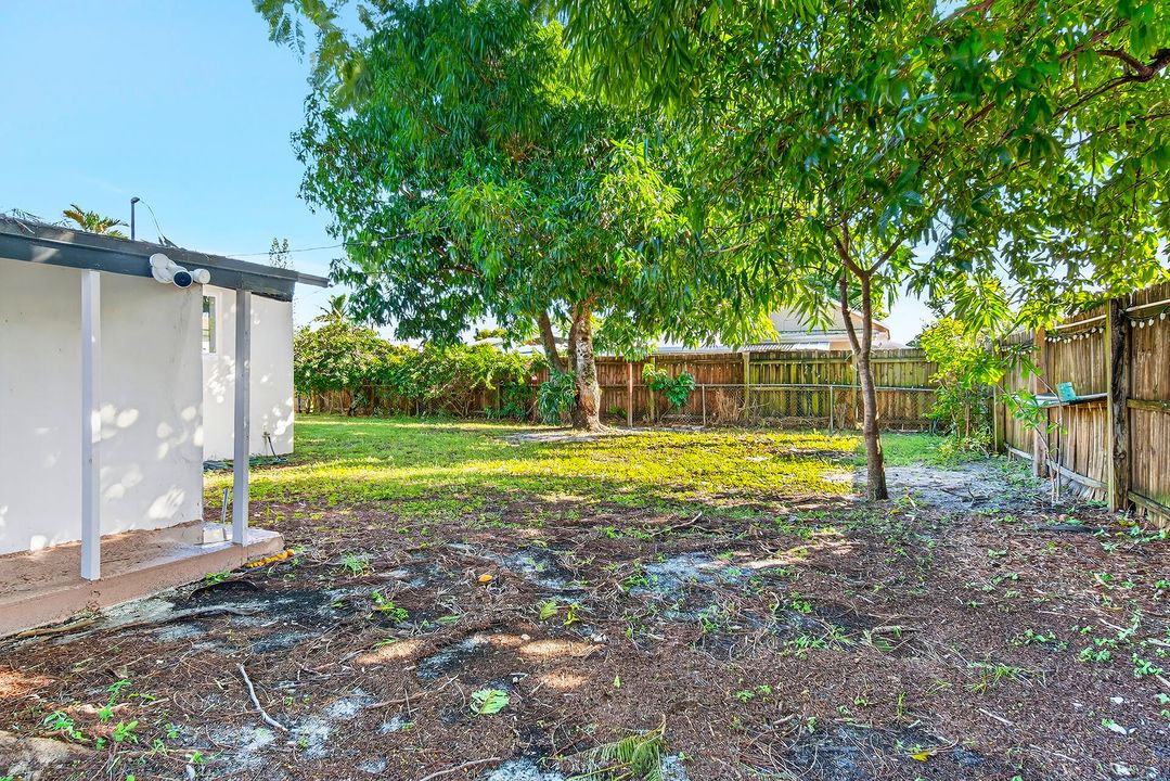 For Sale: $550,000 (4 beds, 3 baths, 1339 Square Feet)