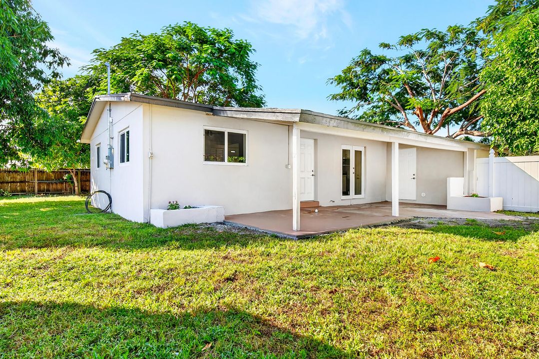 For Sale: $550,000 (4 beds, 3 baths, 1339 Square Feet)