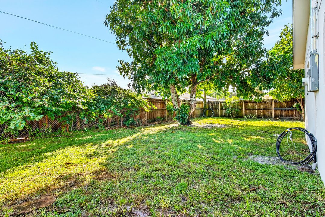 For Sale: $550,000 (4 beds, 3 baths, 1339 Square Feet)