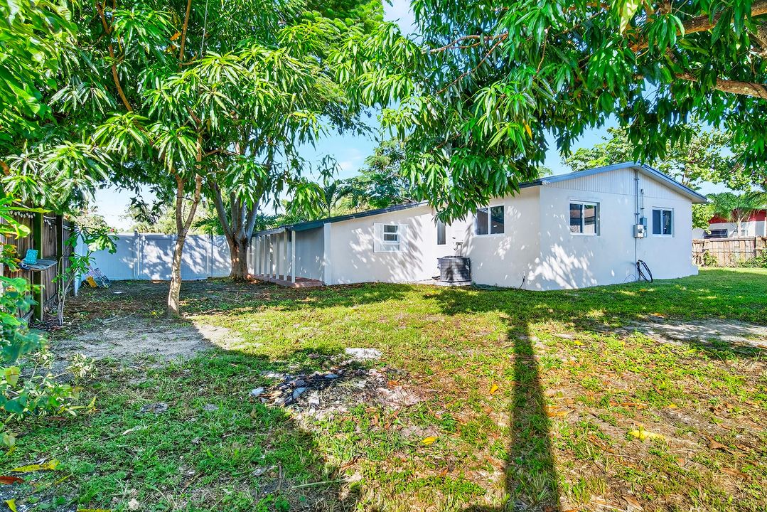 For Sale: $550,000 (4 beds, 3 baths, 1339 Square Feet)