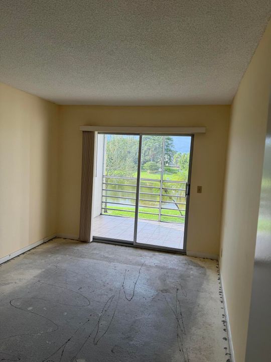 Active With Contract: $99,900 (2 beds, 2 baths, 896 Square Feet)