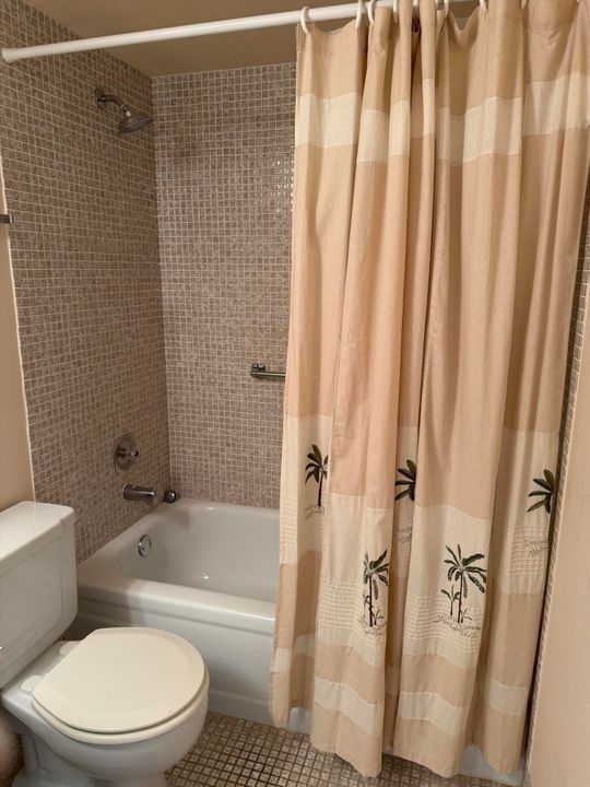 Active With Contract: $99,900 (2 beds, 2 baths, 896 Square Feet)