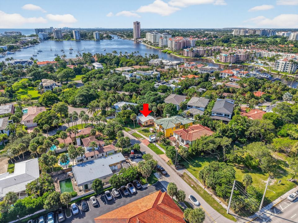 合同活跃: $1,699,000 (2 贝兹, 2 浴室, 1454 平方英尺)