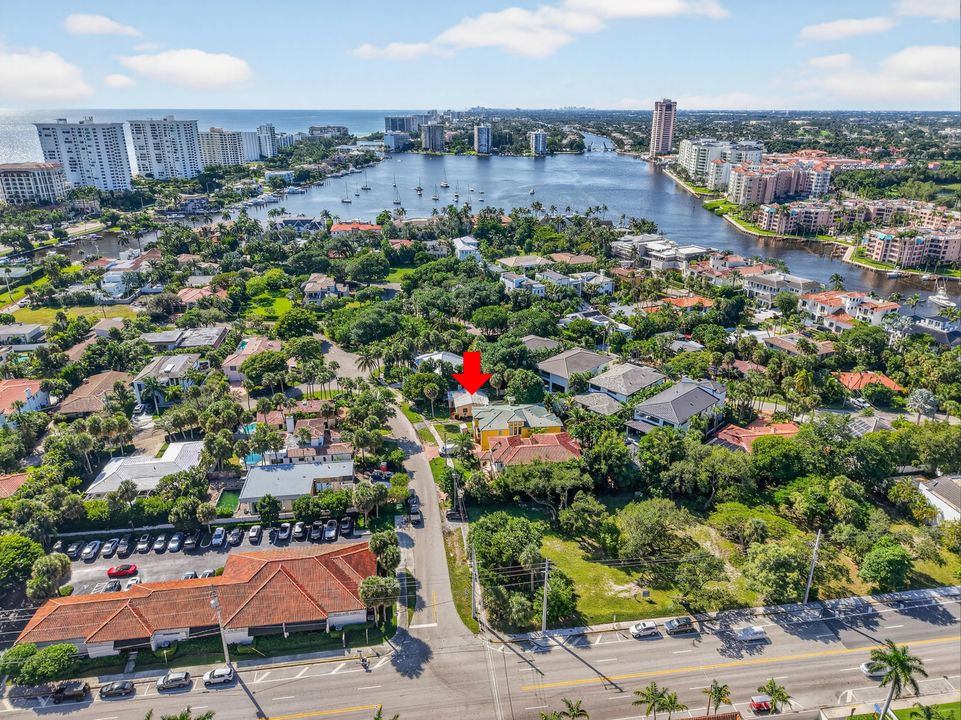 合同活跃: $1,699,000 (2 贝兹, 2 浴室, 1454 平方英尺)