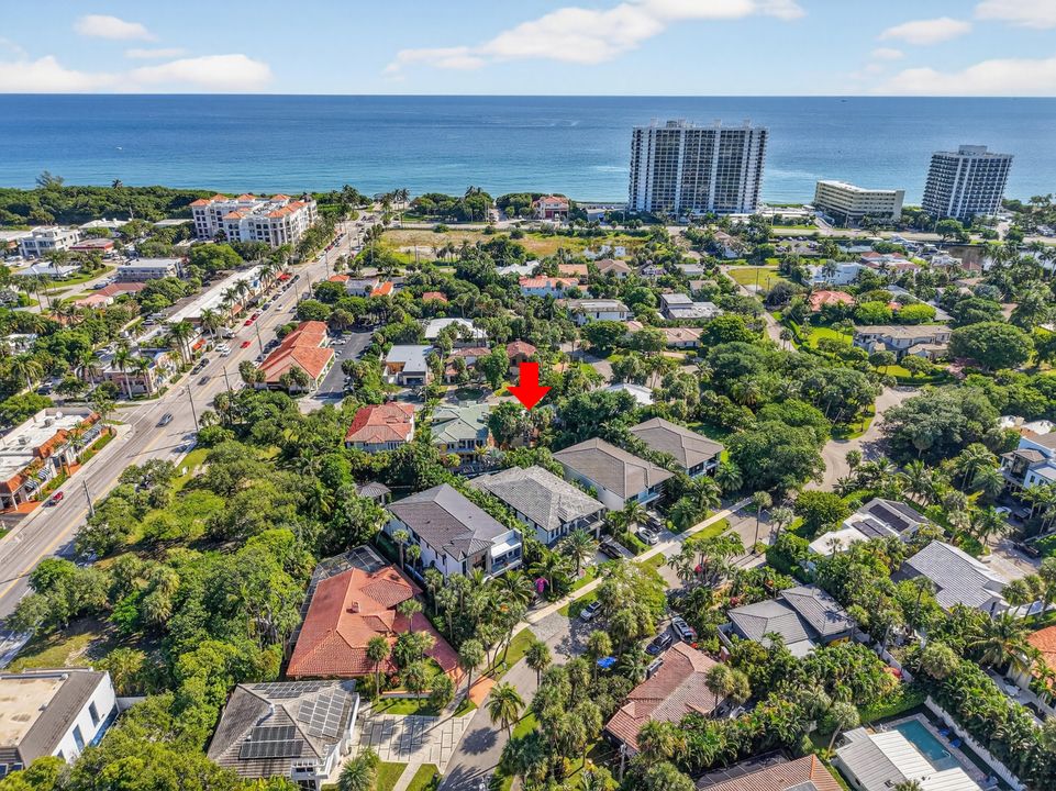 合同活跃: $1,699,000 (2 贝兹, 2 浴室, 1454 平方英尺)