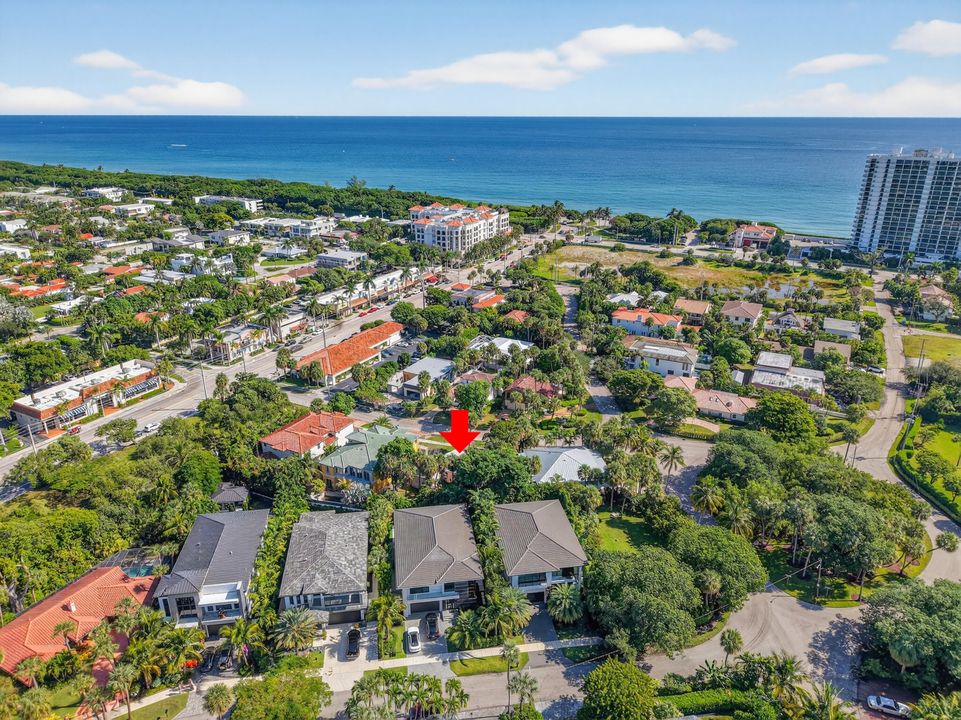 合同活跃: $1,699,000 (2 贝兹, 2 浴室, 1454 平方英尺)