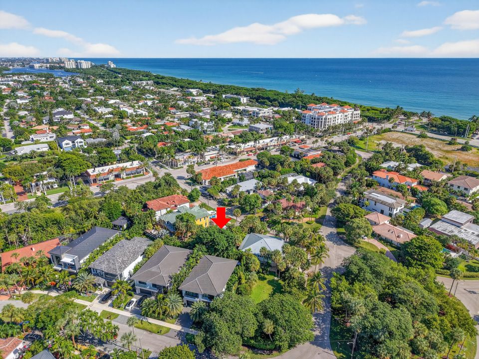 合同活跃: $1,699,000 (2 贝兹, 2 浴室, 1454 平方英尺)