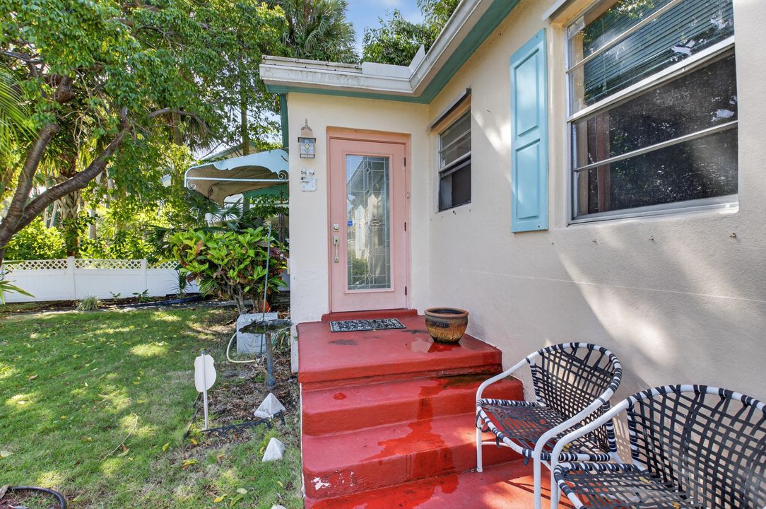 合同活跃: $1,699,000 (2 贝兹, 2 浴室, 1454 平方英尺)