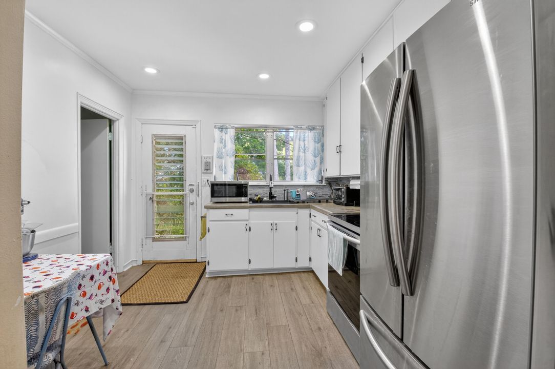 合同活跃: $1,699,000 (2 贝兹, 2 浴室, 1454 平方英尺)