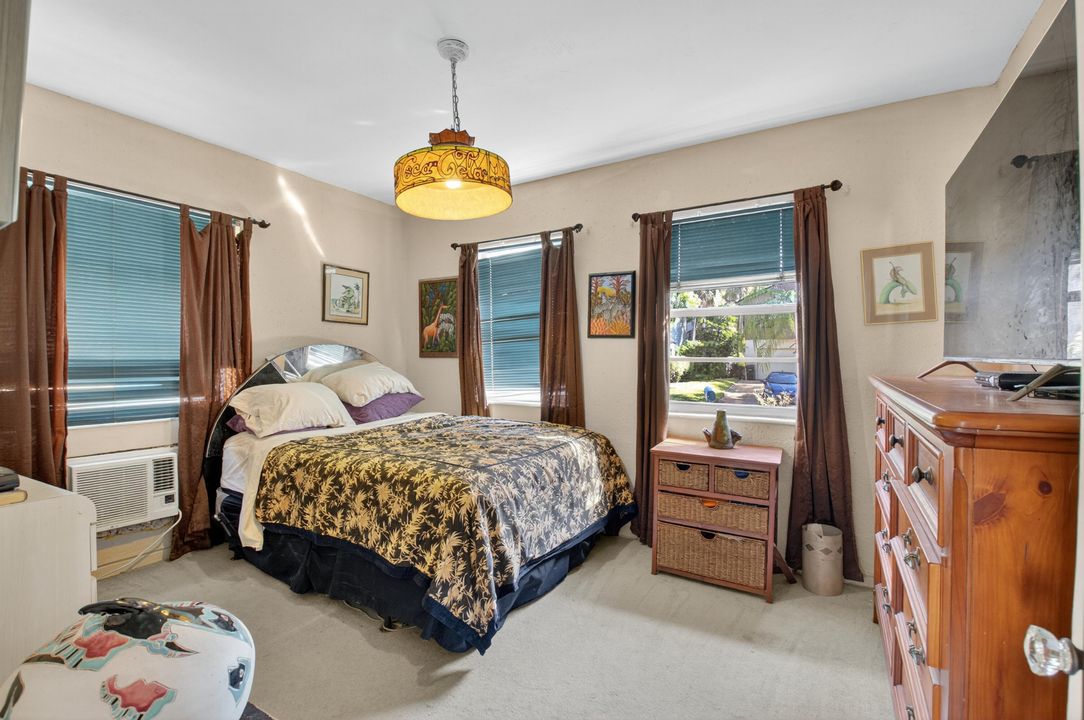 合同活跃: $1,699,000 (2 贝兹, 2 浴室, 1454 平方英尺)