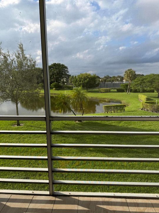 Active With Contract: $99,900 (2 beds, 2 baths, 896 Square Feet)