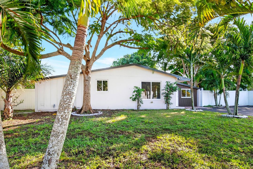 For Sale: $550,000 (4 beds, 3 baths, 1339 Square Feet)