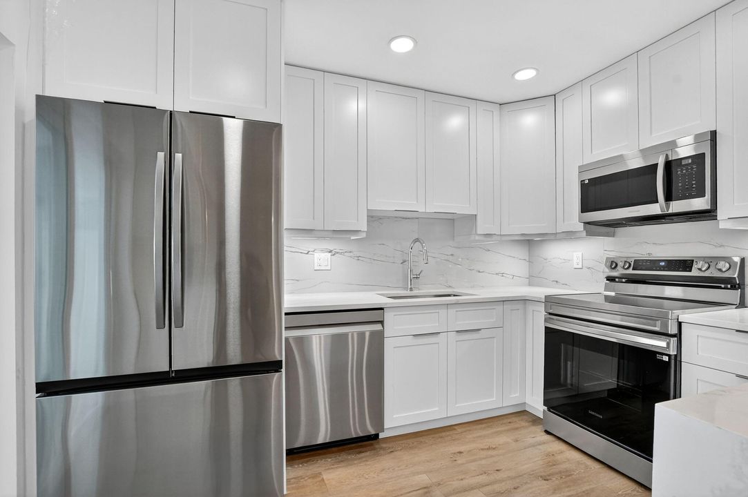 Recently Rented: $3,500 (2 beds, 2 baths, 1400 Square Feet)