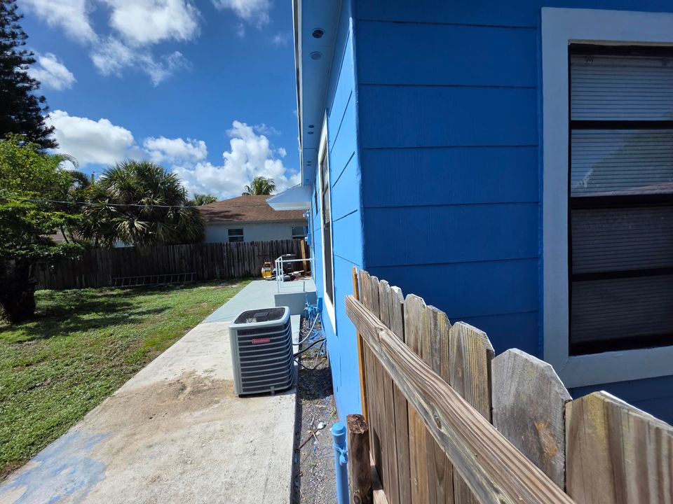 For Sale: $349,000 (3 beds, 1 baths, 850 Square Feet)