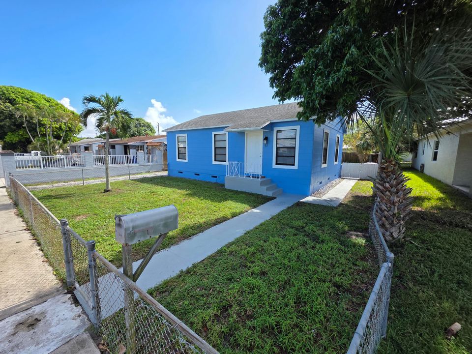 For Sale: $349,000 (3 beds, 1 baths, 850 Square Feet)