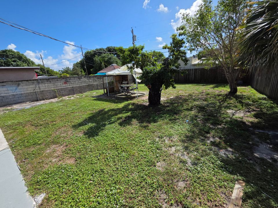 For Sale: $349,000 (3 beds, 1 baths, 850 Square Feet)