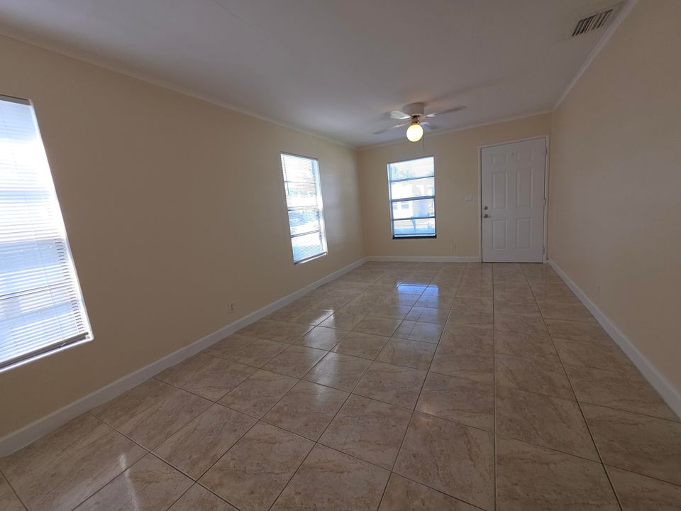 For Sale: $349,000 (3 beds, 1 baths, 850 Square Feet)