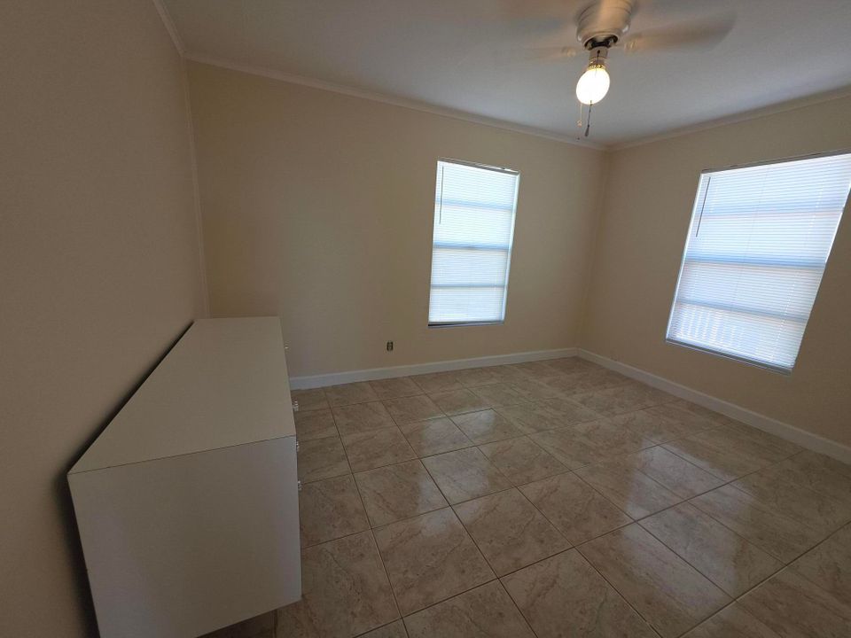 For Sale: $349,000 (3 beds, 1 baths, 850 Square Feet)