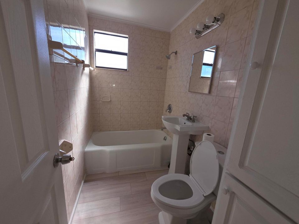 For Sale: $349,000 (3 beds, 1 baths, 850 Square Feet)