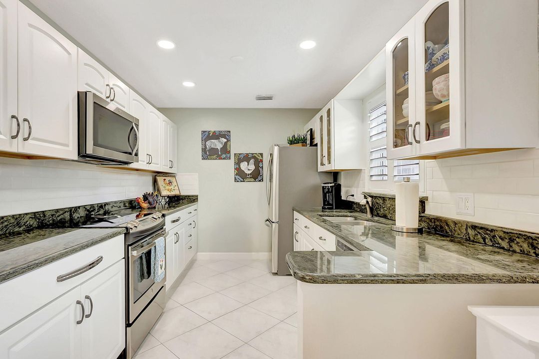 合同活跃: $165,000 (2 贝兹, 2 浴室, 1170 平方英尺)