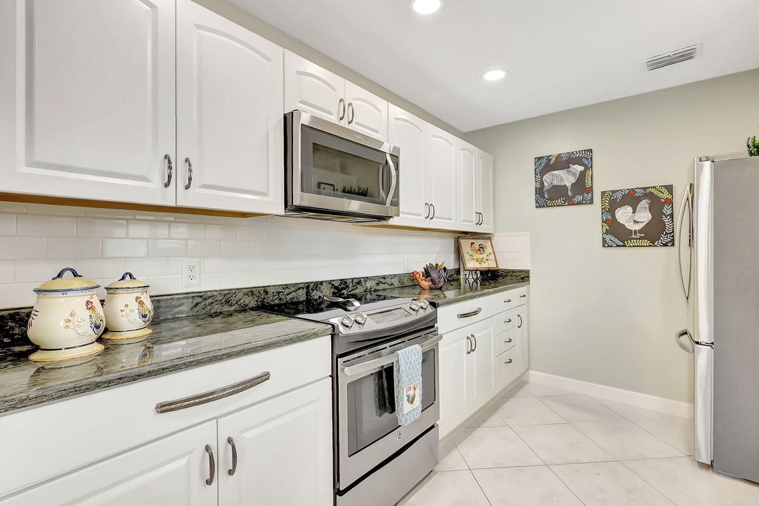 合同活跃: $165,000 (2 贝兹, 2 浴室, 1170 平方英尺)