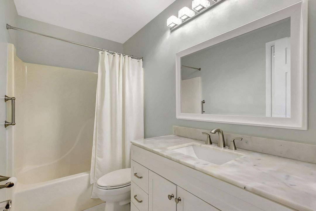 合同活跃: $165,000 (2 贝兹, 2 浴室, 1170 平方英尺)