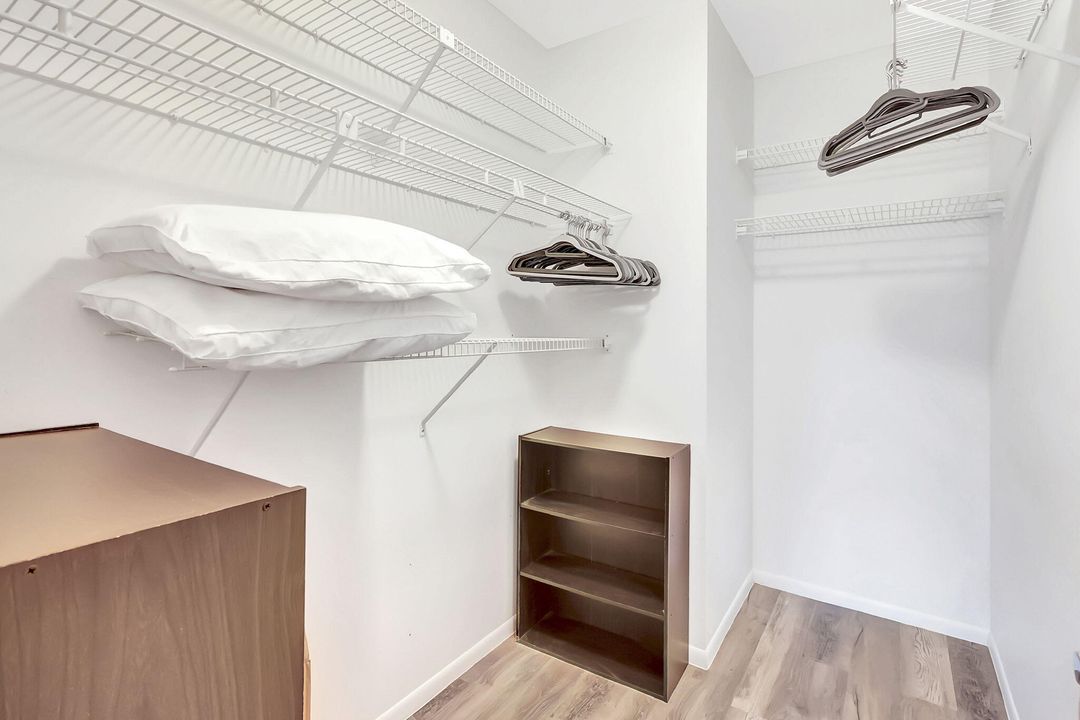 合同活跃: $165,000 (2 贝兹, 2 浴室, 1170 平方英尺)