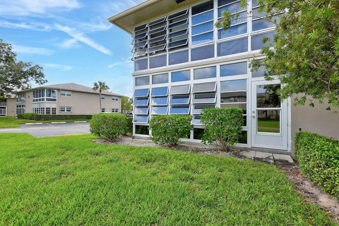 合同活跃: $165,000 (2 贝兹, 2 浴室, 1170 平方英尺)