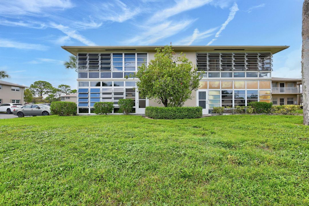 合同活跃: $165,000 (2 贝兹, 2 浴室, 1170 平方英尺)