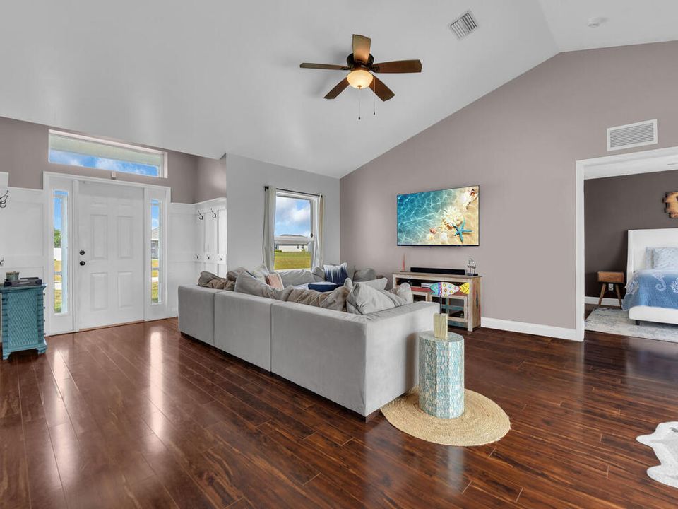 待售: $347,000 (3 贝兹, 2 浴室, 1589 平方英尺)